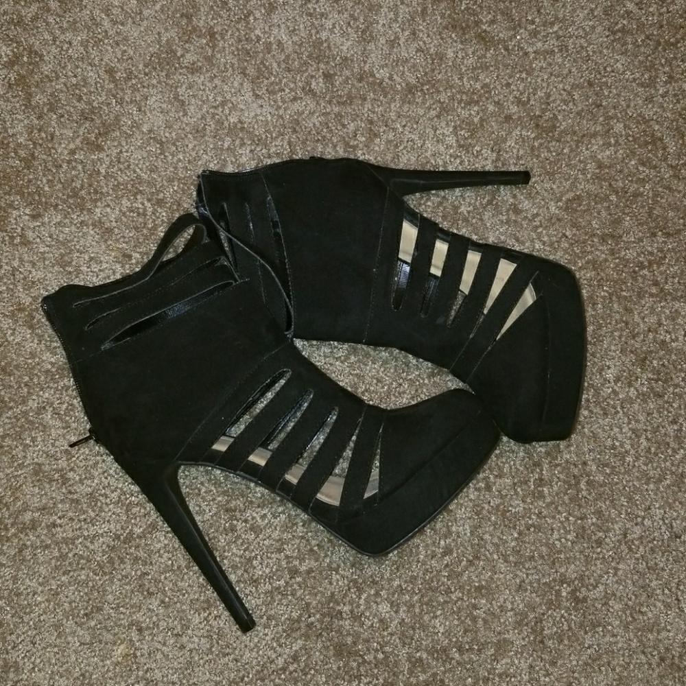 Heels - Picture 4 of 4